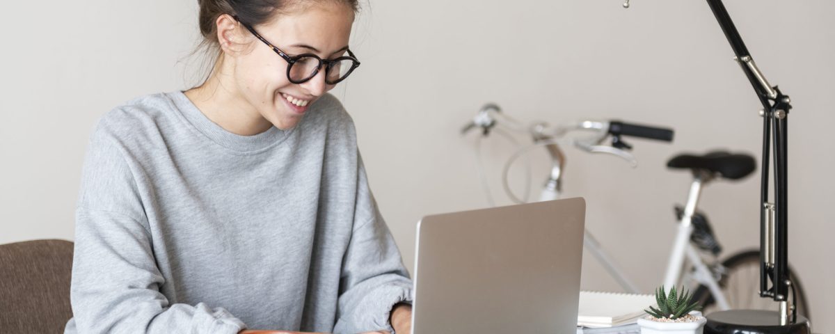 woman using computer laptop scaled 1