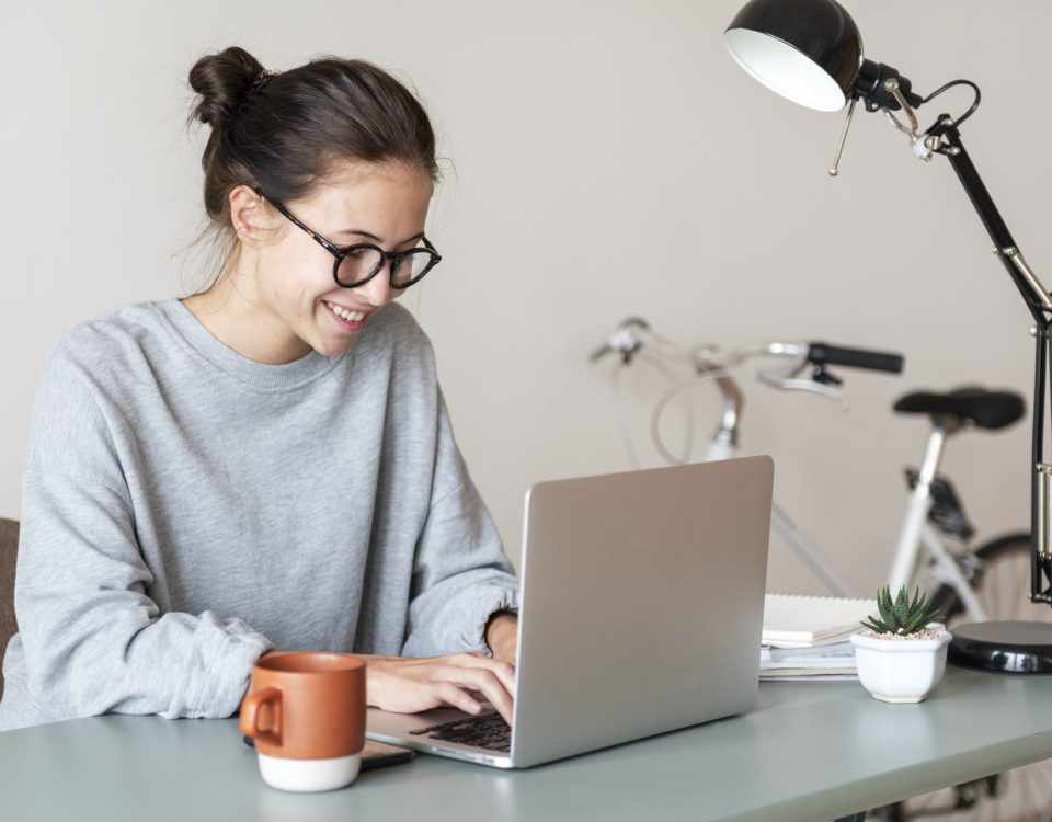 woman using computer laptop scaled 1